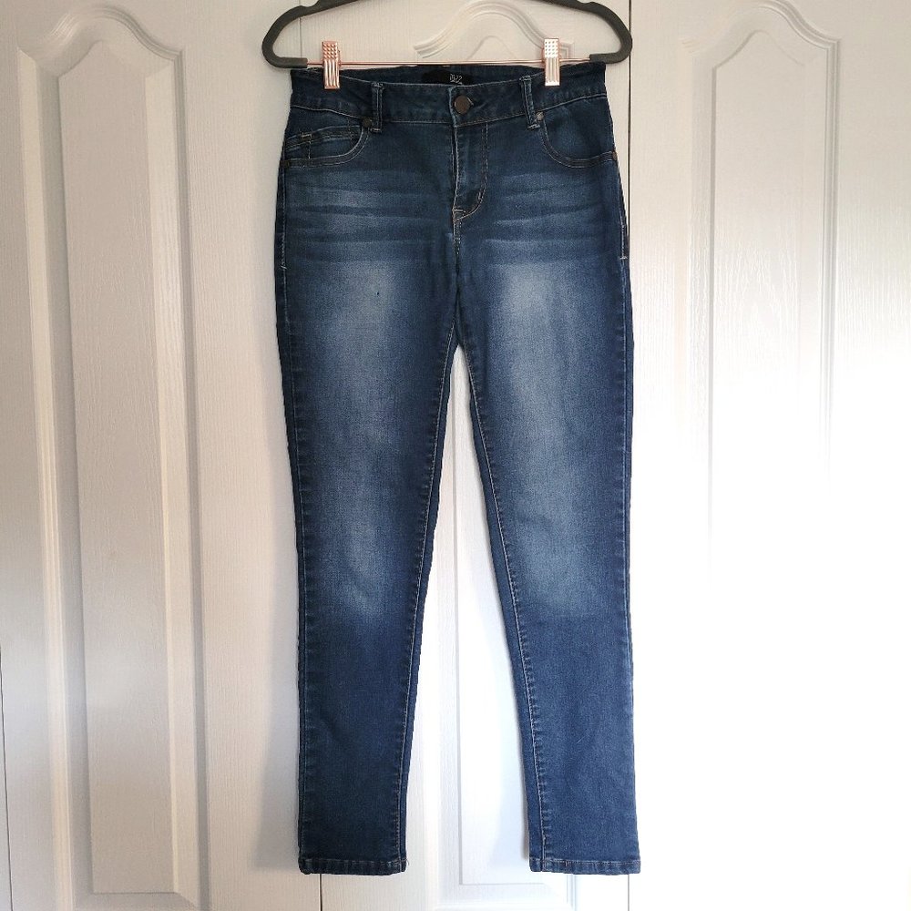 1822 Denim dark wash Skinny Jeans sz 28